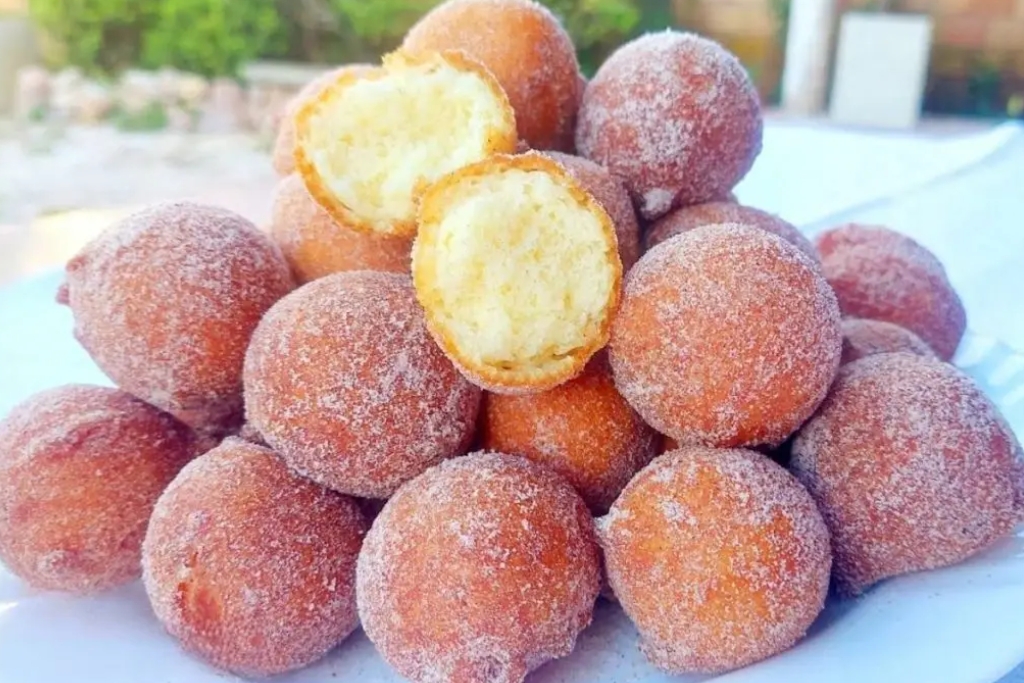 Bolinho de chuva com vinagre, muito macio e saboroso não fica com gosto de vinagre