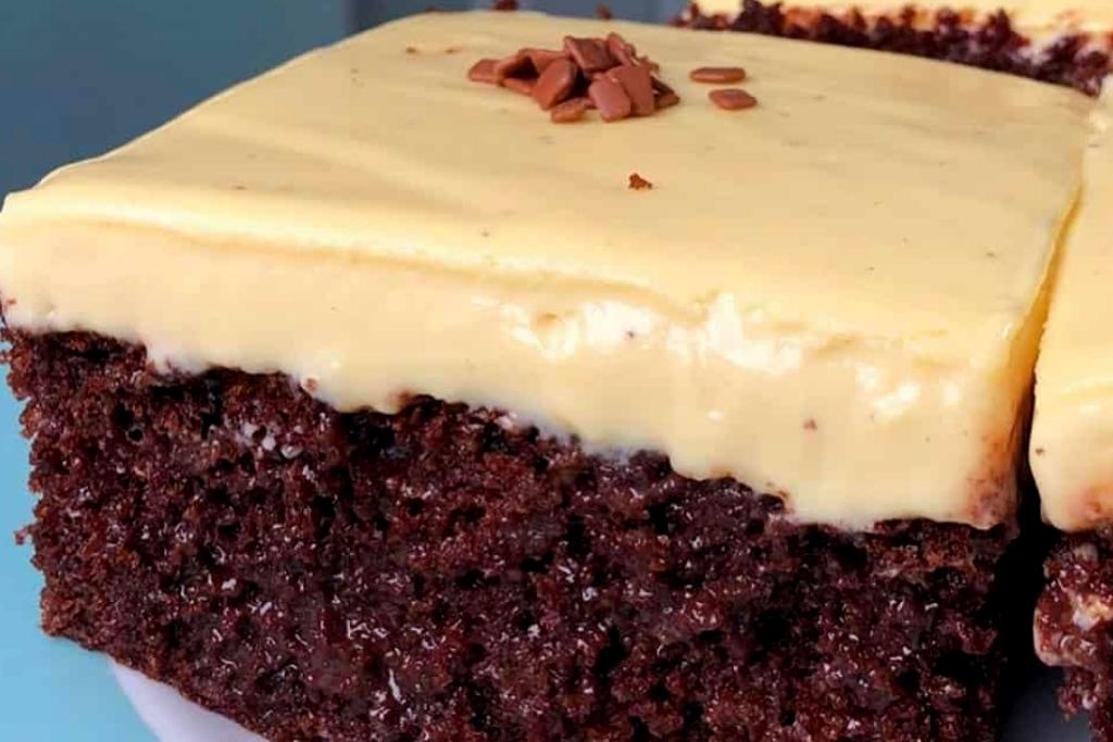 Bolo de chocolate com mousse de maracujá, a perfeição existe Bolo de chocolate com mousse de maracujá, a perfeição existe