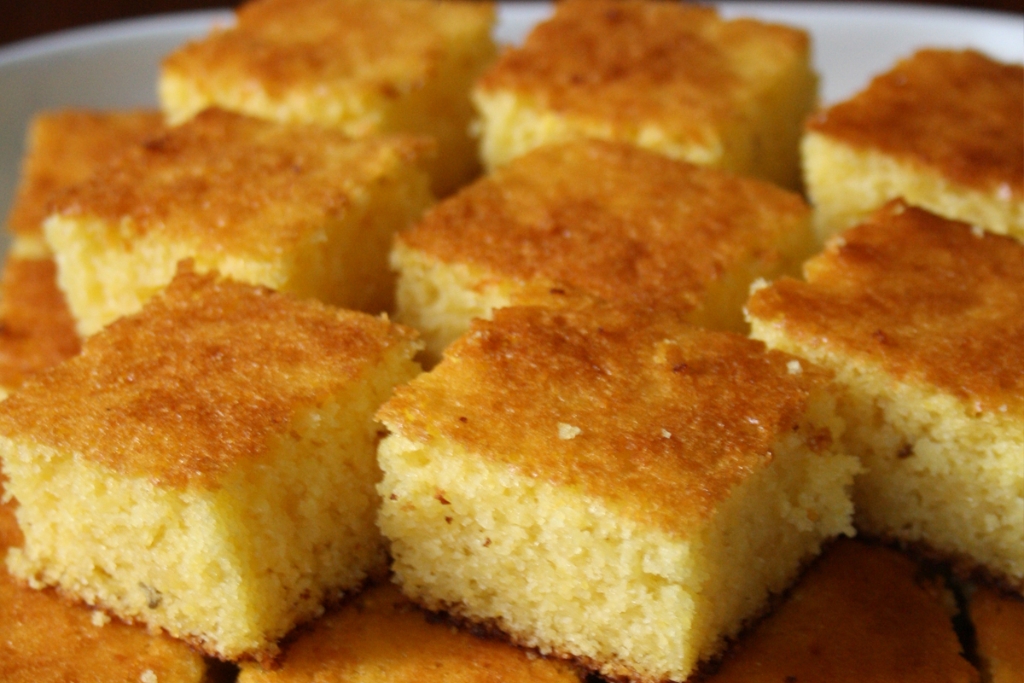 Bolo de fubá com laranja, receitinha especial direto da roça, fica delicioso e fofinho