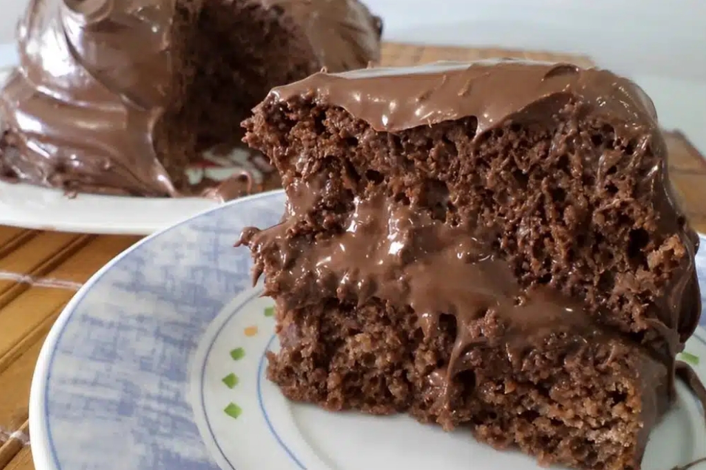 Bolo de iogurte com creme de avelã, é uma daquelas maravilhas que só de pensar dá água na boca