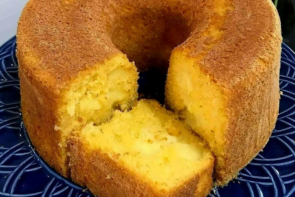 Bolo de milho com requeijão, o requeijão cremoso deixa com gostinho de quero mais