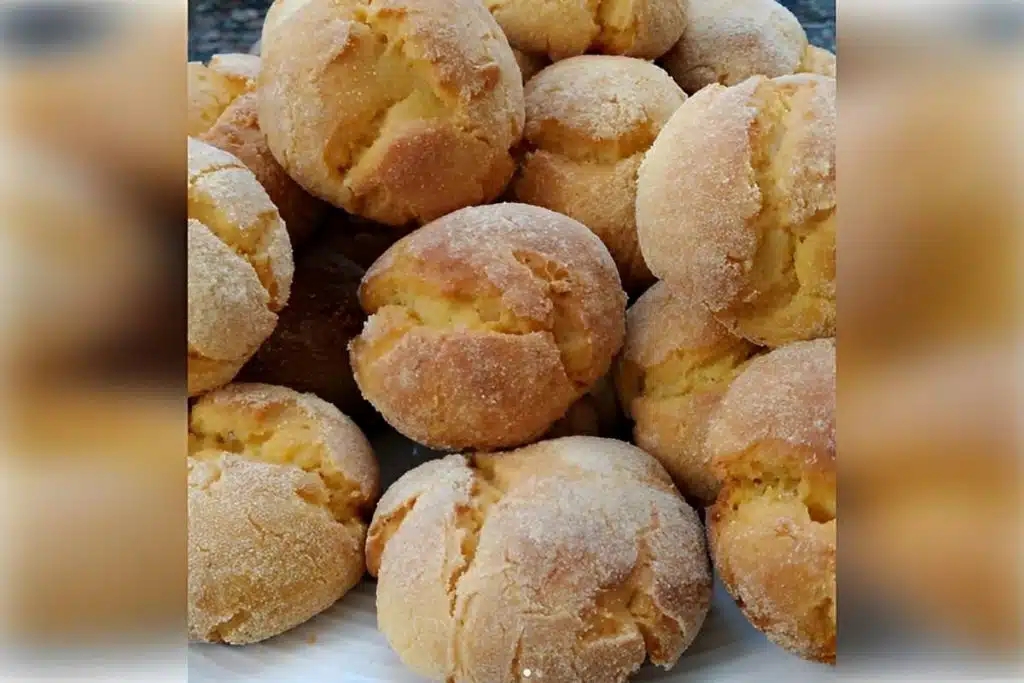 Broa de polvilho com fubá deliciosa e derrete na boca, perfeita para o seu café ou lanche