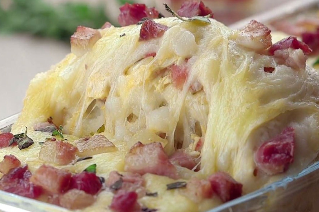 Escondidinho de frango com bacon, perfeito para o almoço