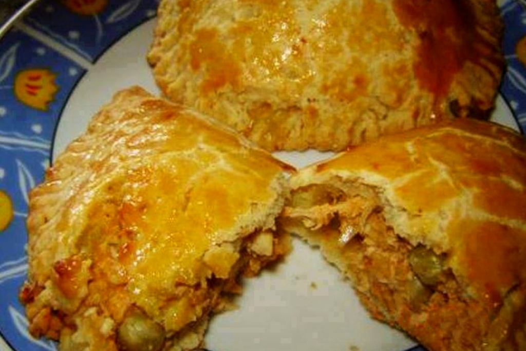 Pastel de frango assado, ele tem tudo pro seu lanche ser um momento muito especial