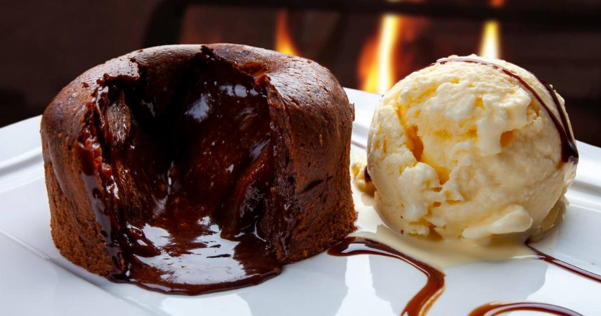 Petit gateau a sobremesa mais charmosa e gostosa, e fica pronta em 20 minutos