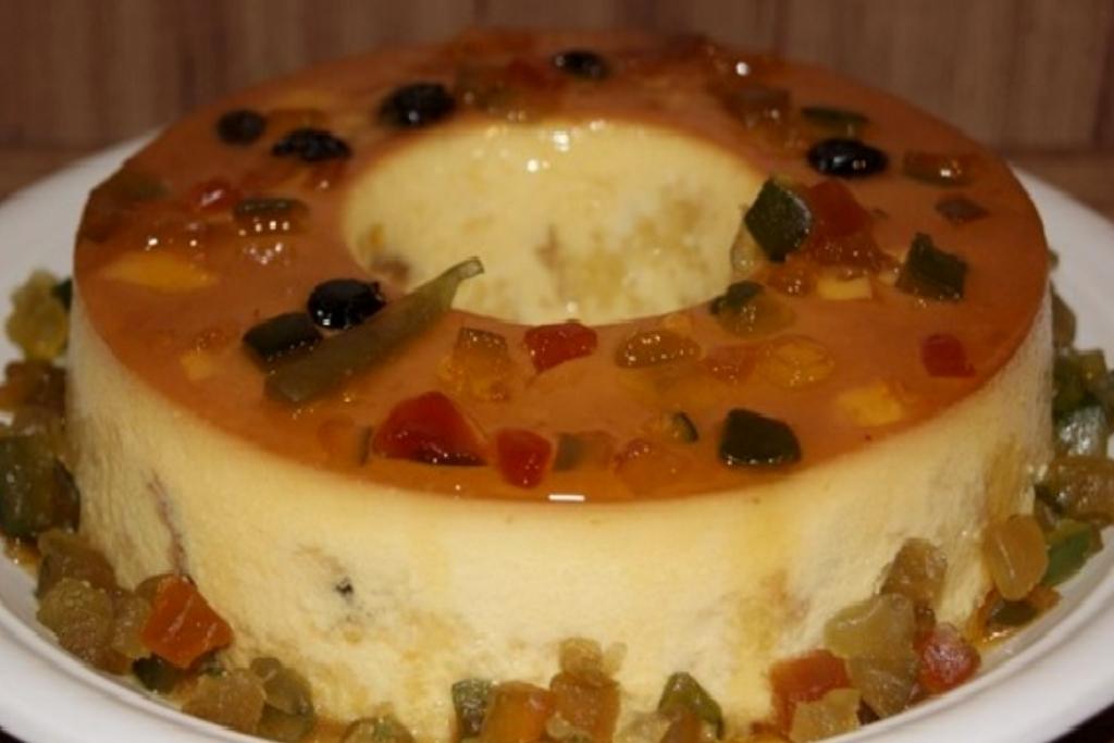 Pudim de panetone firme com frutas, com aquele irresistível gostinho de natal Pudim de panetone firme com frutas, com aquele irresistível gostinho de natal