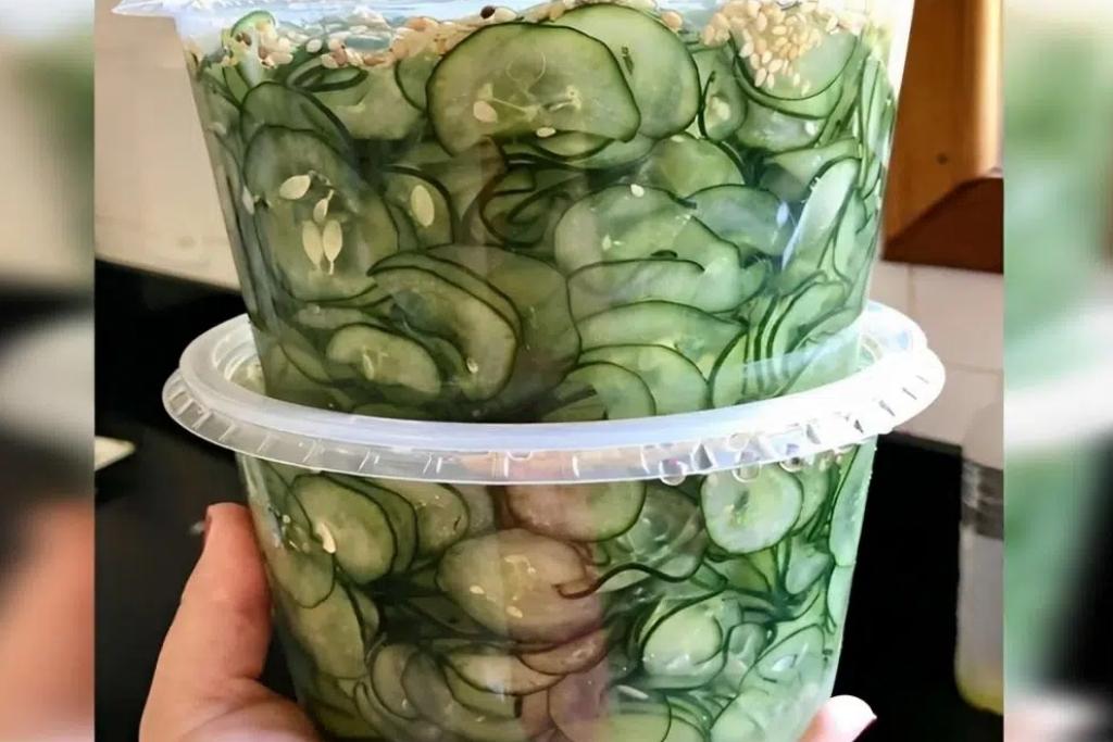 Salada de pepino agridoce, bem fácil e diferente para acompanhar seu almoço ou jantar 