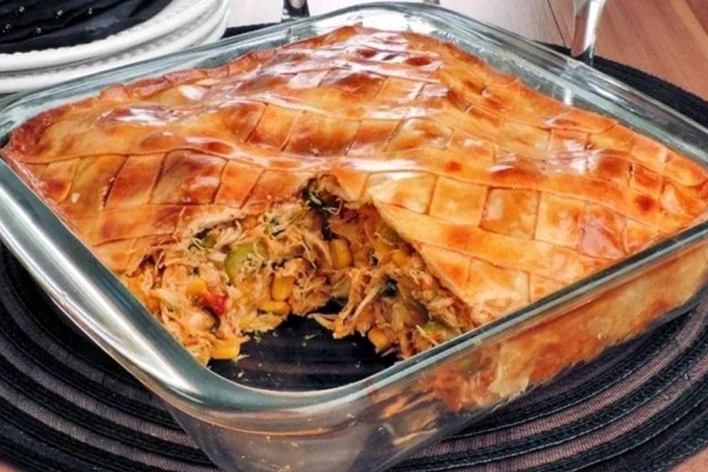 Torta de frango deliciosa com massa de pastel, tão fácil e econômica